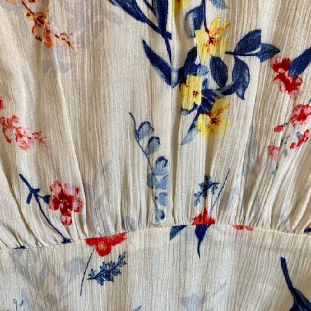 Floral Ruffle Cropped Top - Picture 3 of 4
